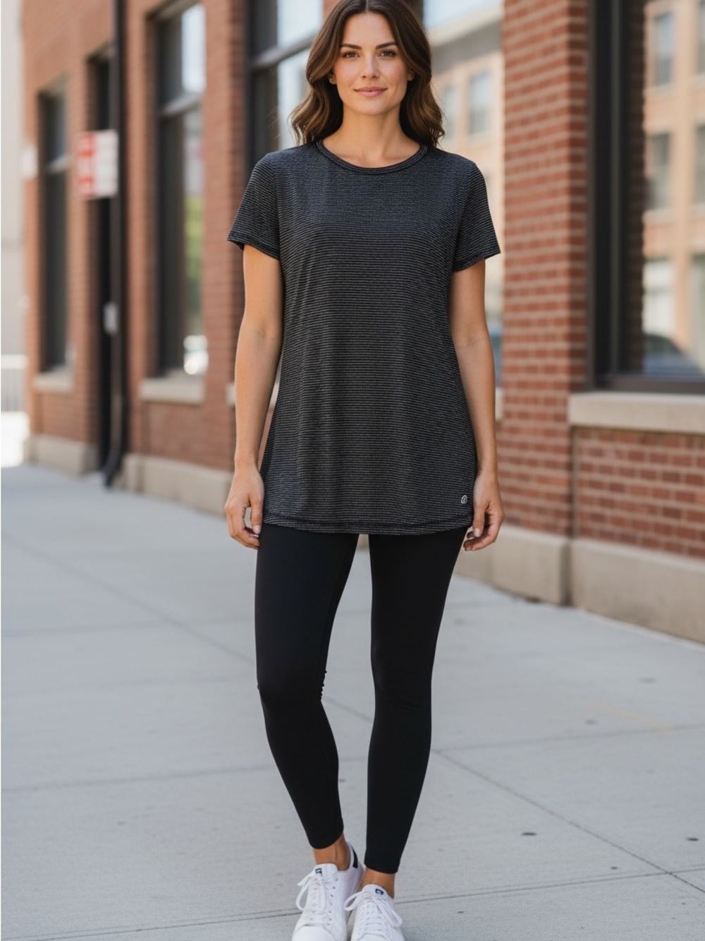 Everyday Short-Sleeve Tunic Top in black and gold Sz Small